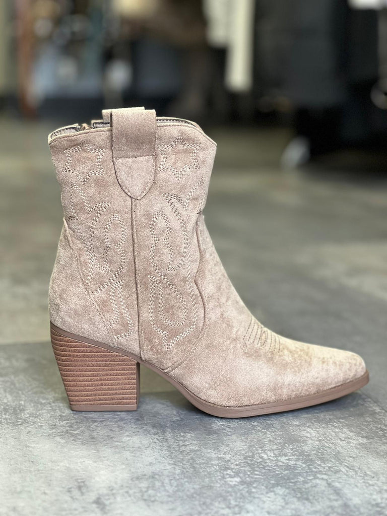 Bonnie ankle western boot beige