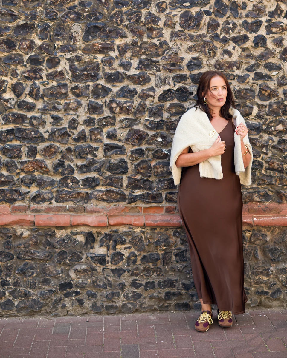 CHALK HARLOW DRESS. Satin. Chocolate