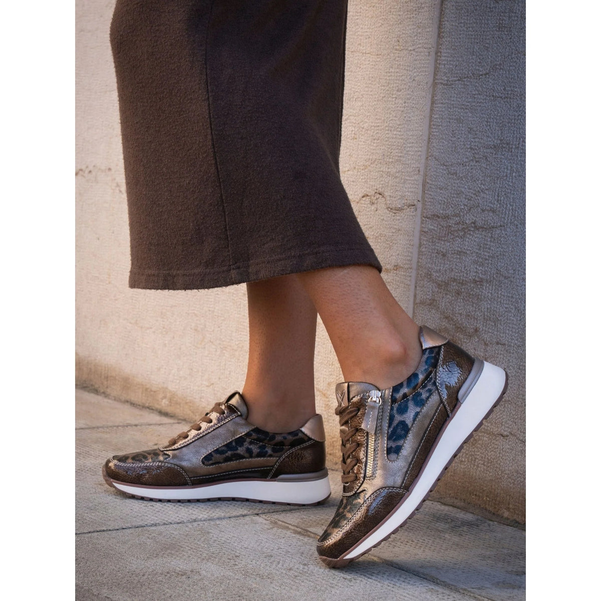 Lunar Sally Trainer
