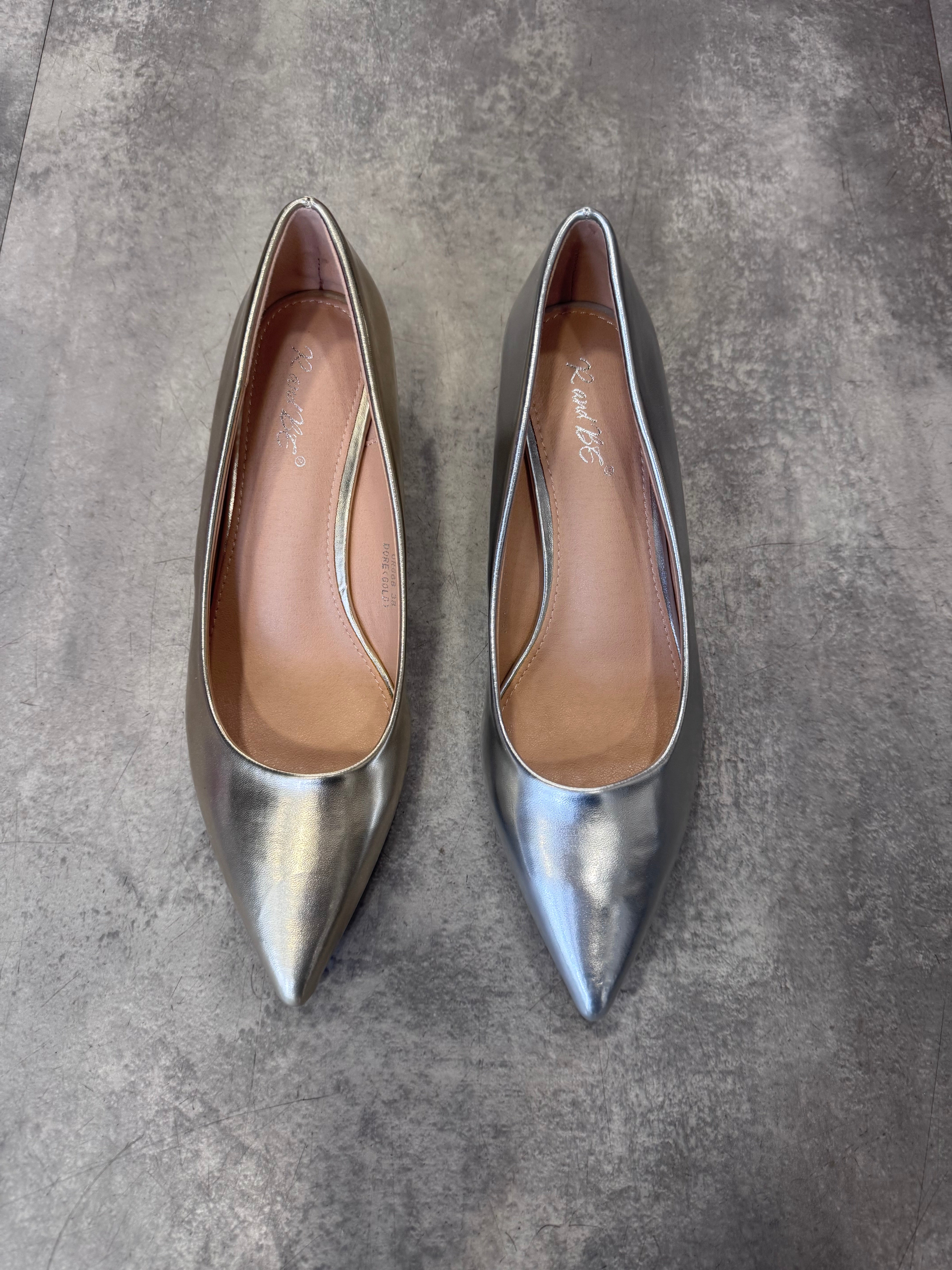 Peggy metallic court shoe