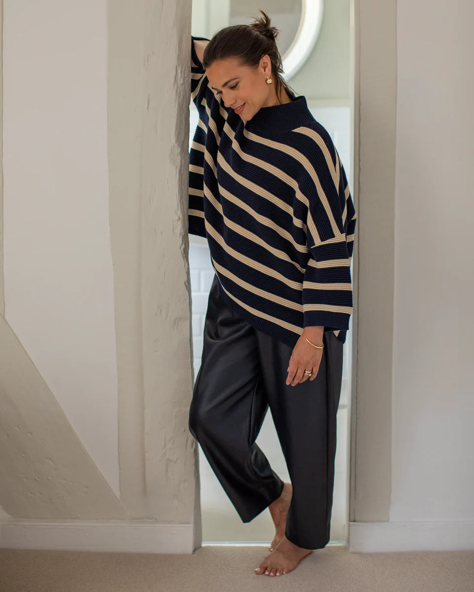 CHALK KELLY TROUSER. Faux leather. Dark navy