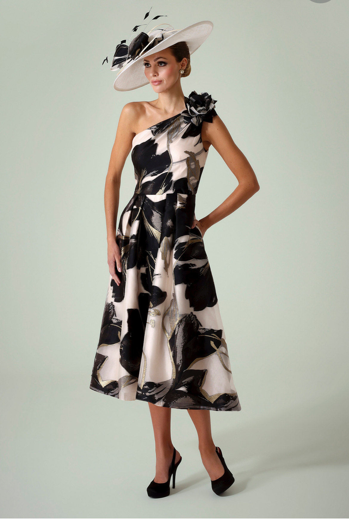 IR1003 Cream and Black hat