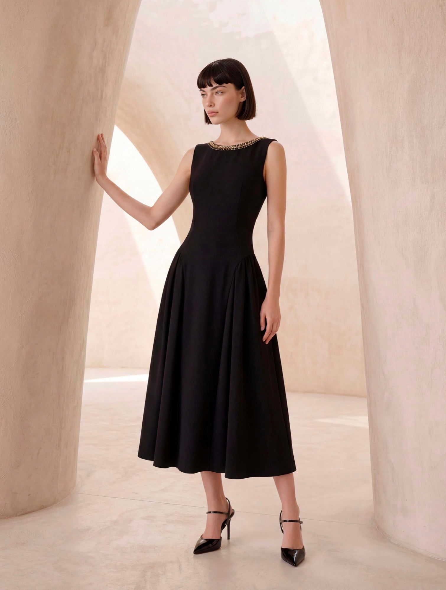 Carla Ruiz 53049 Dress with chain. Black