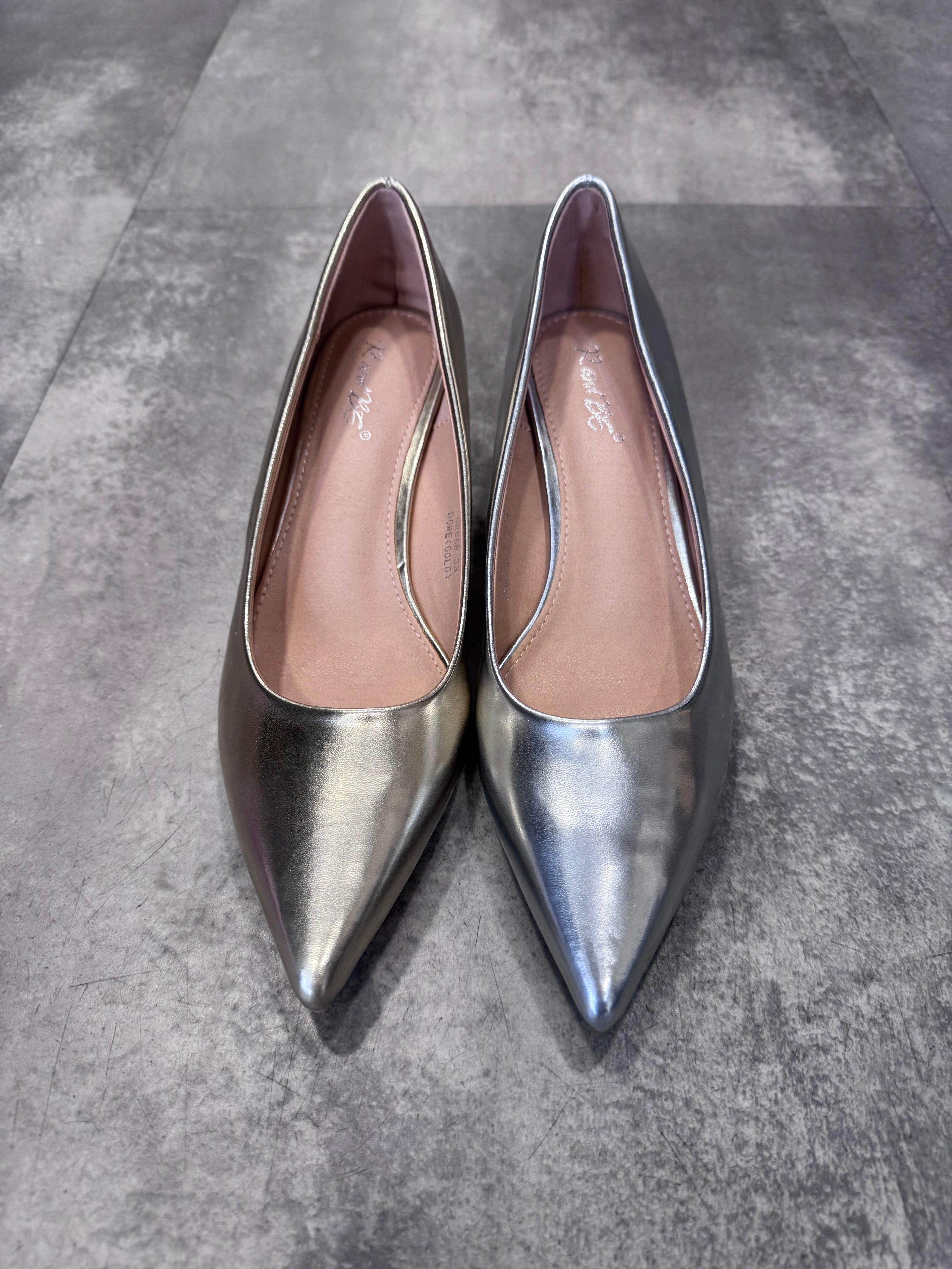 Peggy metallic court shoe