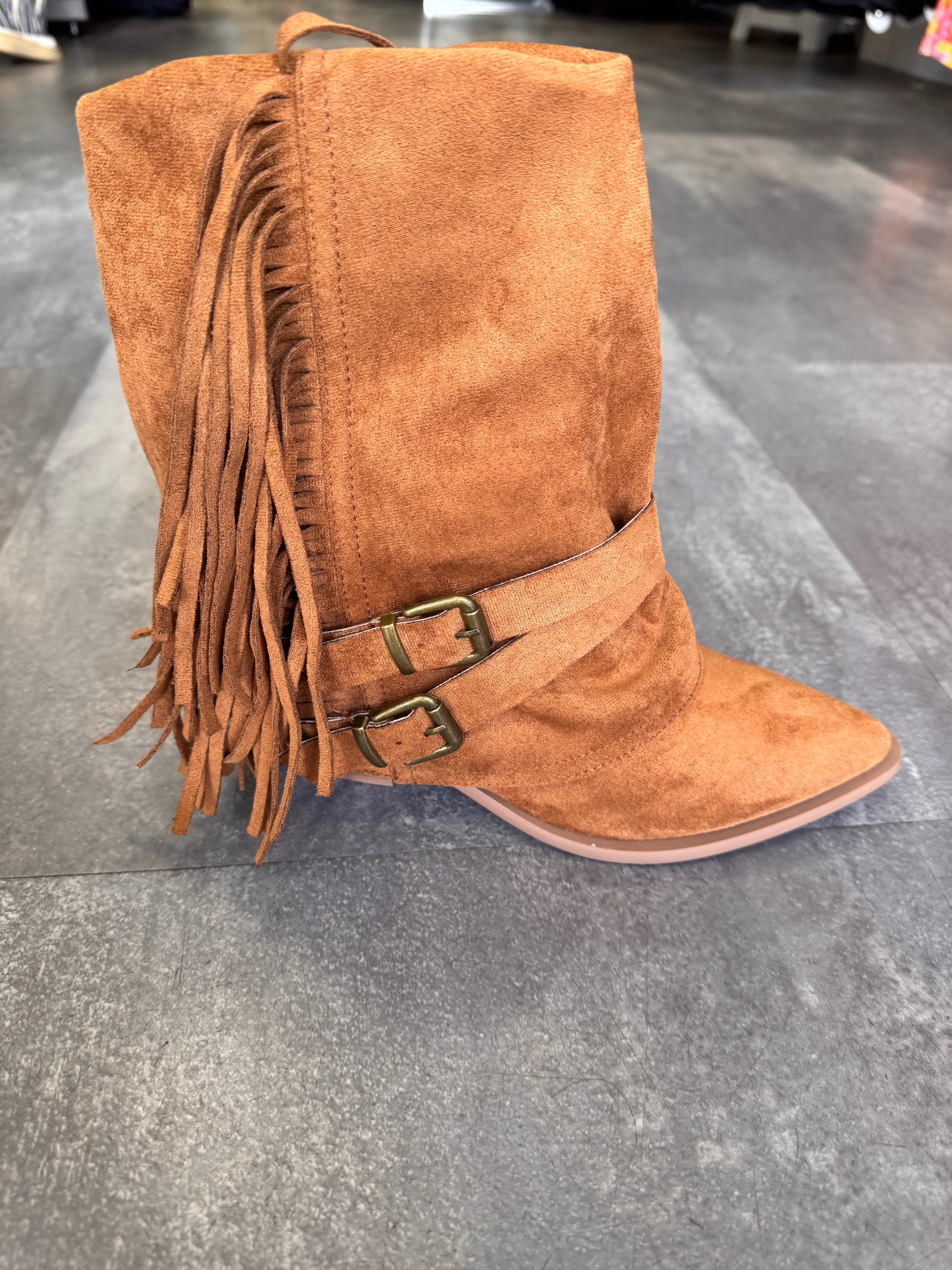Frankie Fringed cowboy bout Camel
