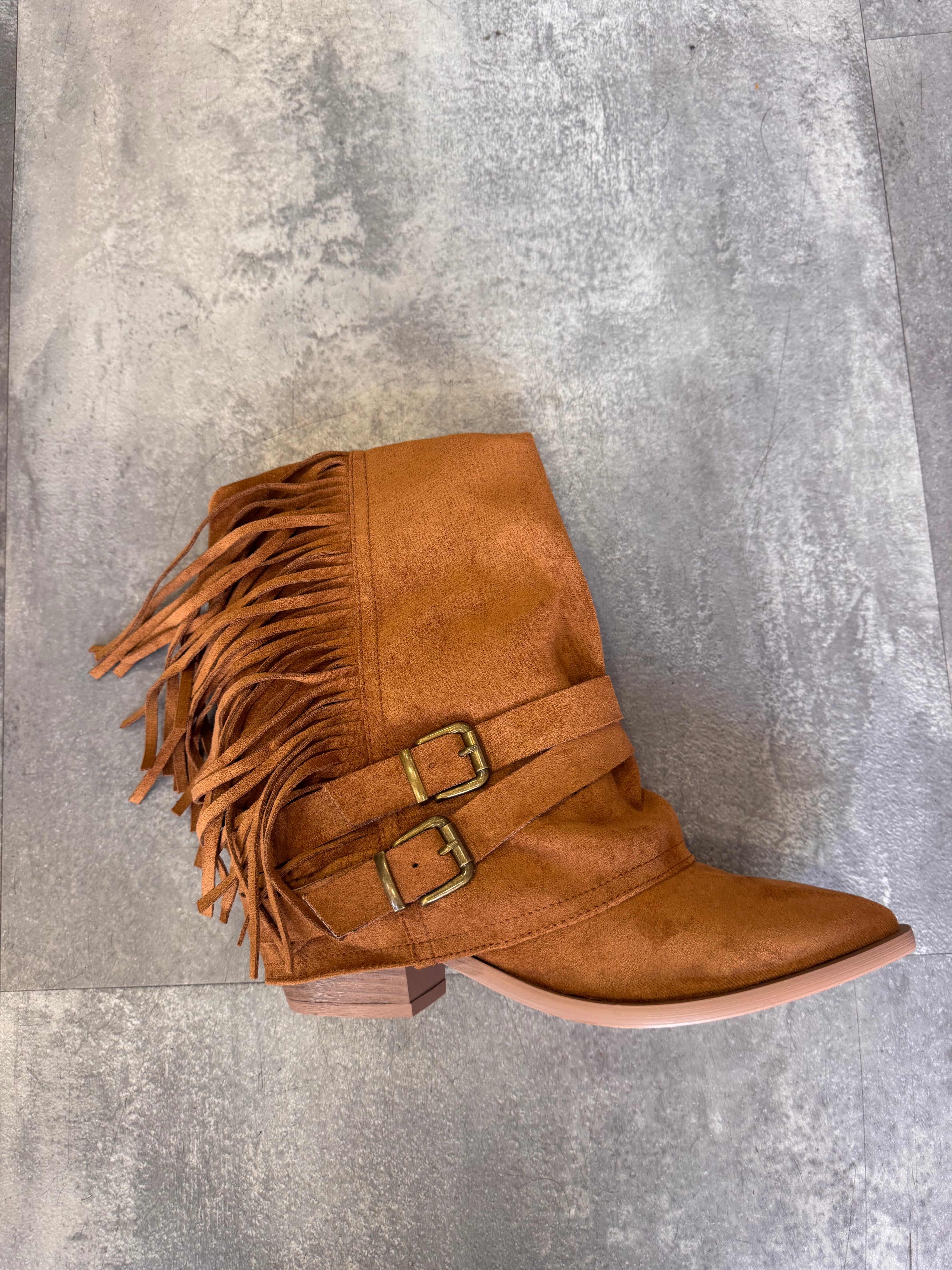 Frankie Fringed cowboy bout Camel