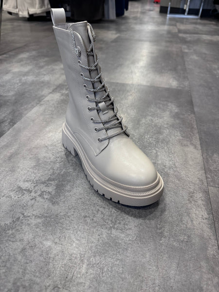 Nina lace  up boot cream