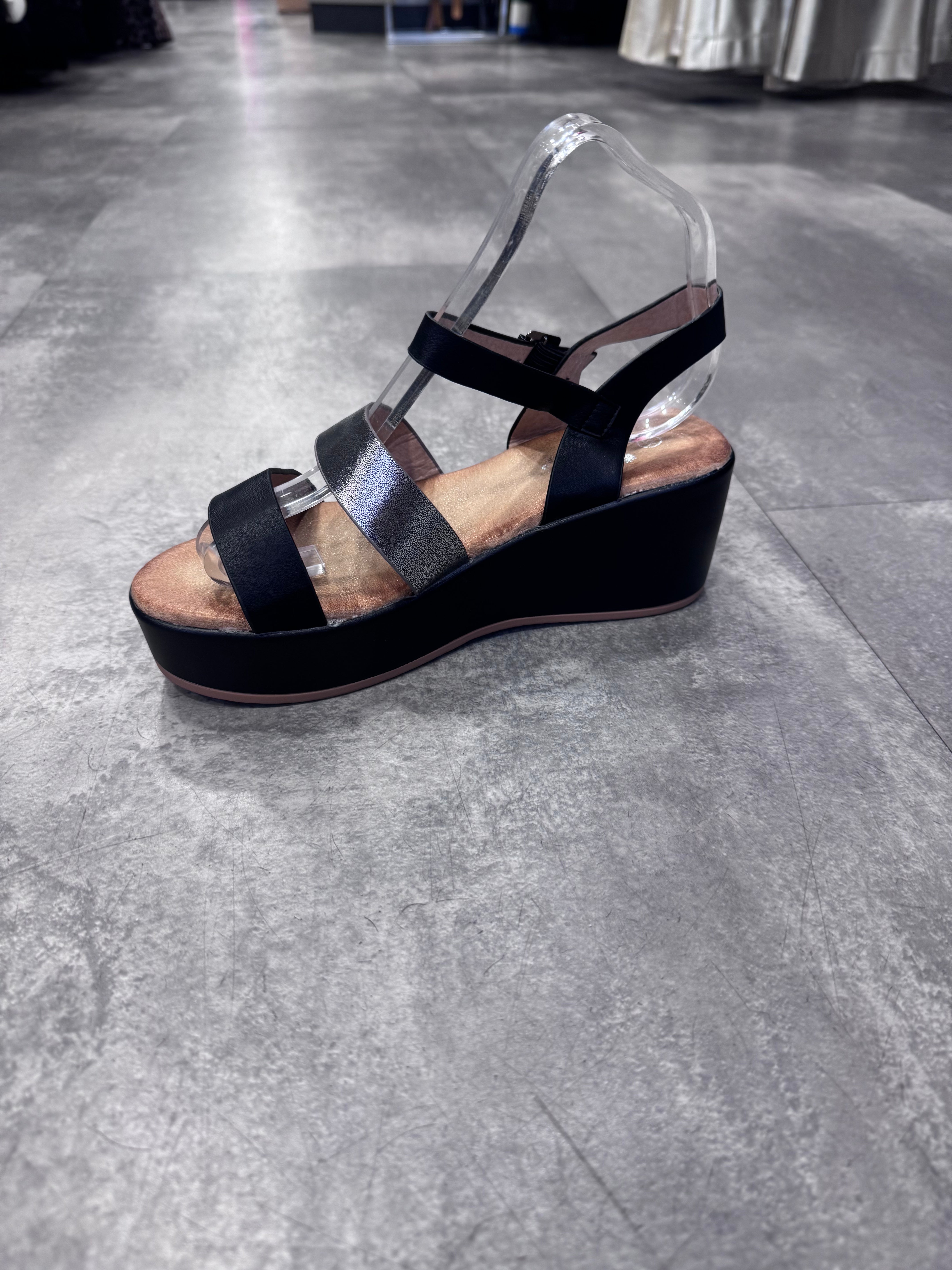 lulu strappy wedge Black