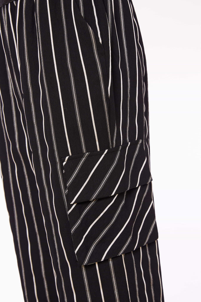 Naya NAS25174 Stripped trouser with side pocket detail