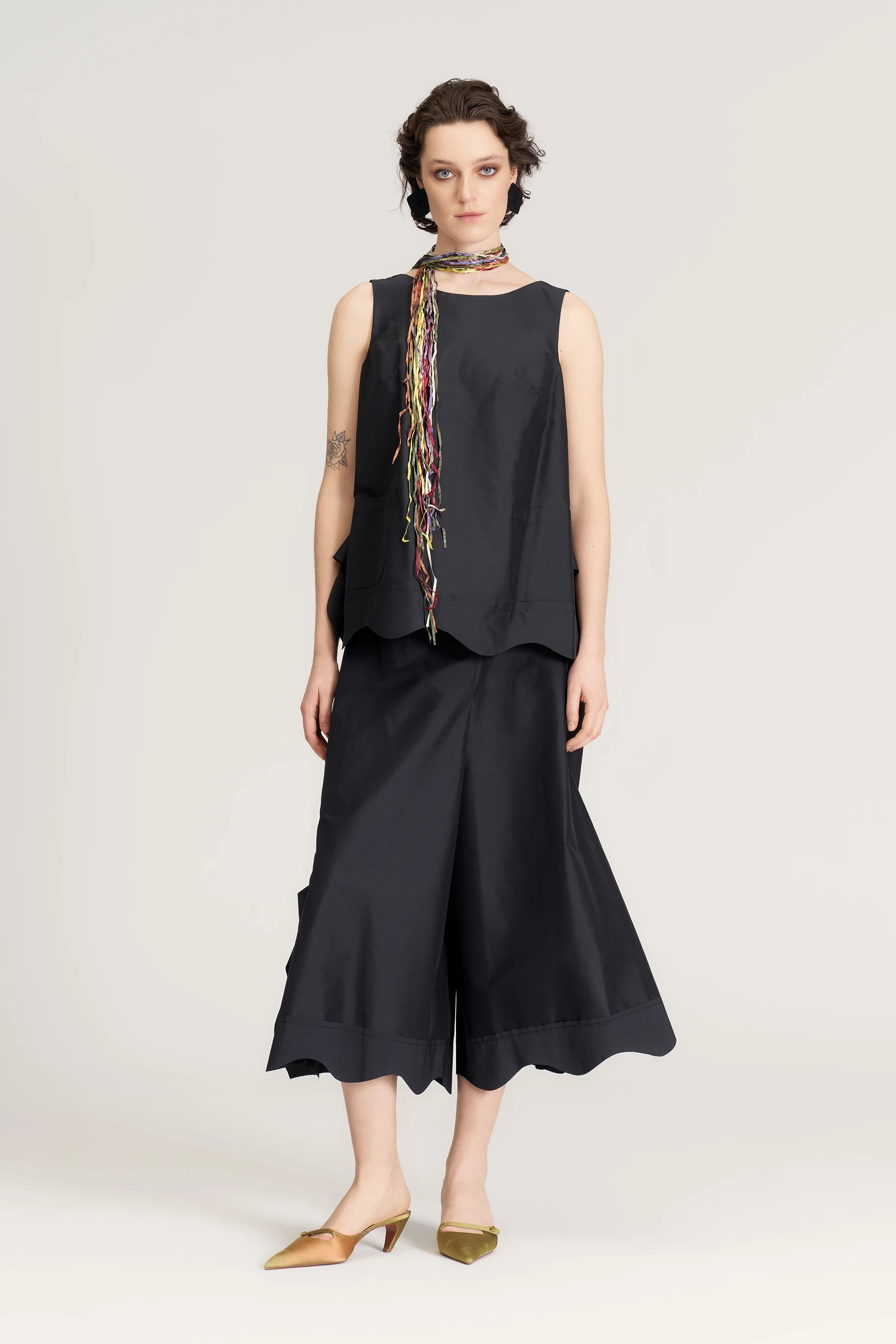 BIZE Aline black top