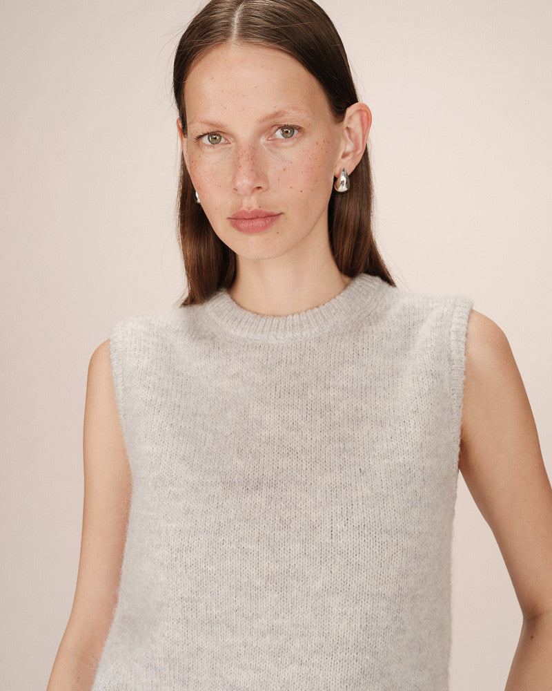 Grace & Mila Say Gris sleeveless sweater