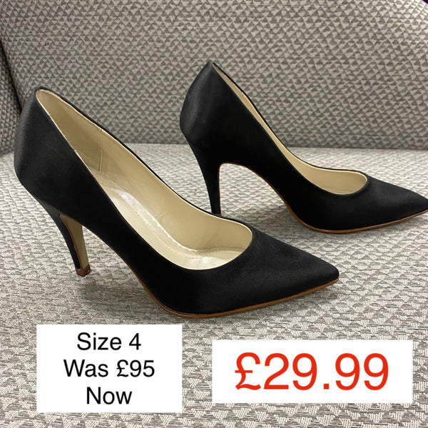 Rainbow Club Point toe satin shoe