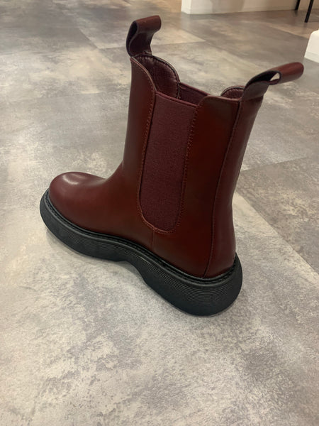 Extreme stomper wine  pull on boot