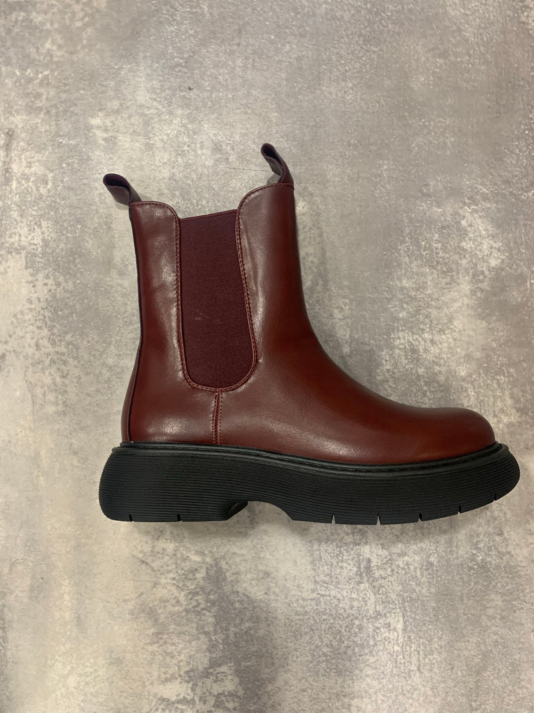 Extreme stomper wine  pull on boot