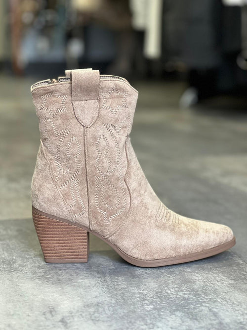 Bonnie ankle western boot beige