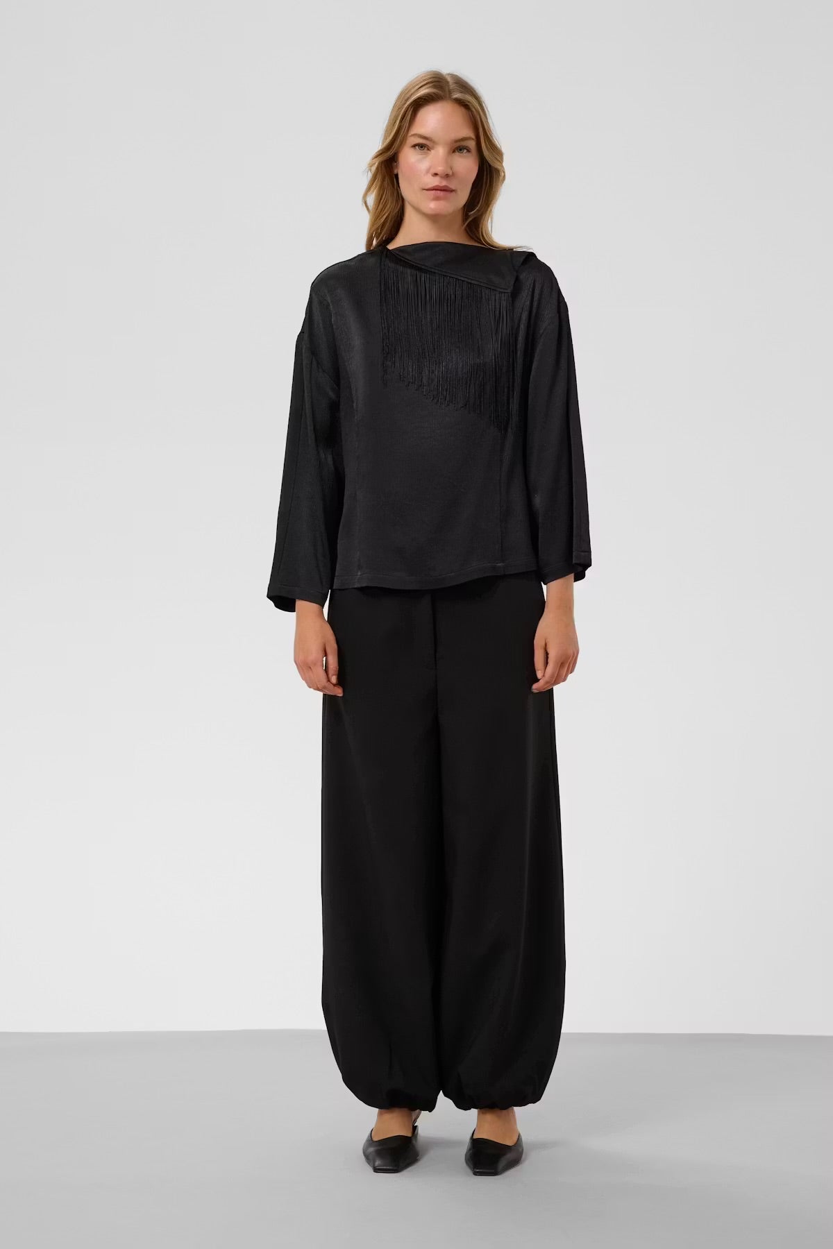 Soaked in luxury. SLMirabella Aragat Blouse. Black