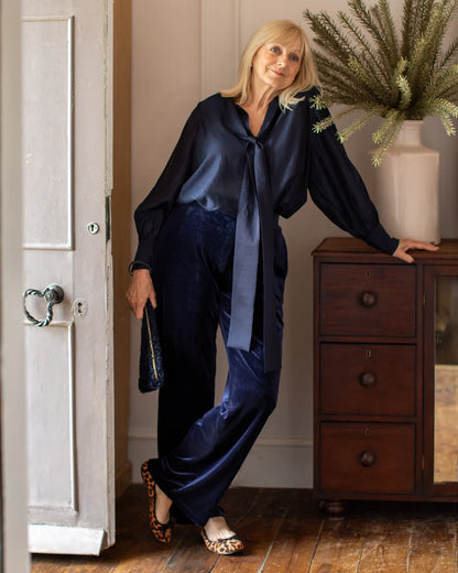 CHALK EVIE TROUSER. Velvet. Navy