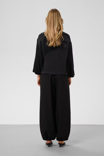 Soaked in luxury. SLMirabella Aragat Blouse. Black