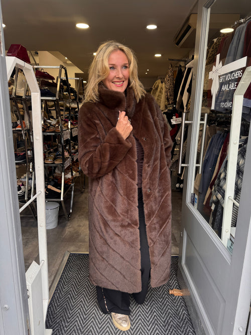 Foreva  Young  Madone long faux fur coat