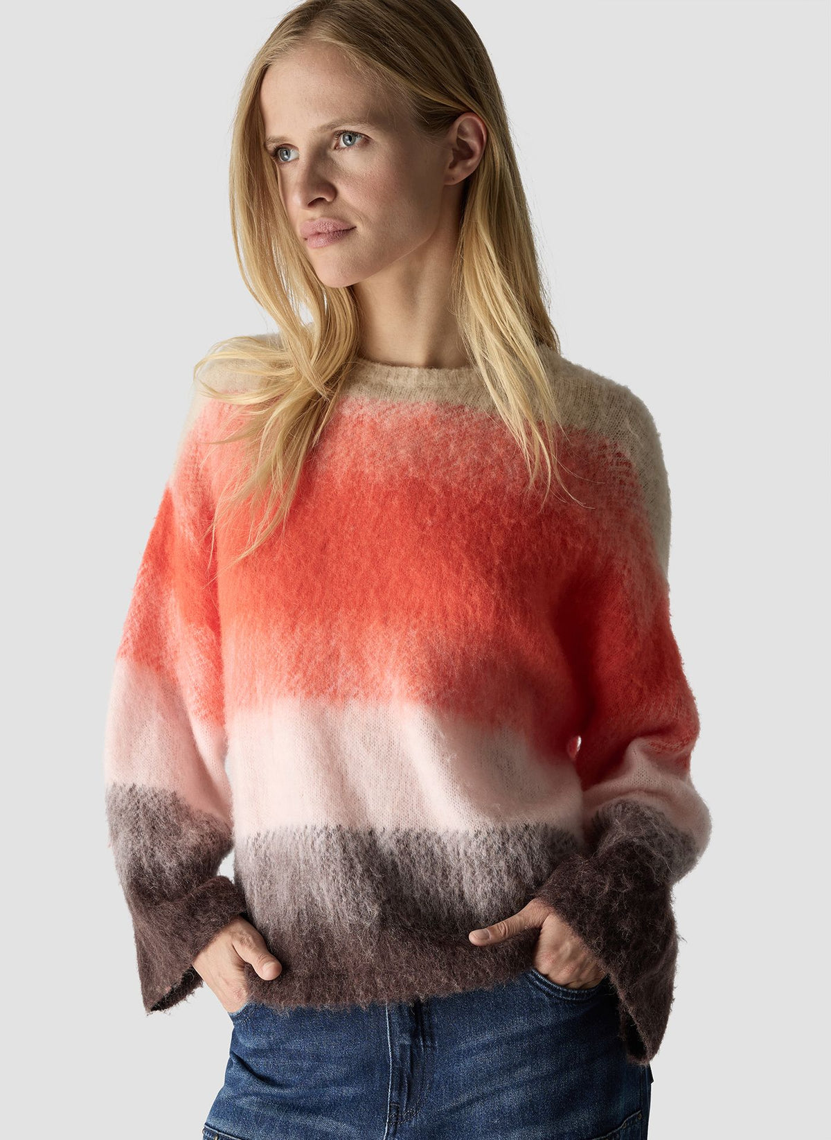 LCMT 621607 Fluffy striped sweater with gradient