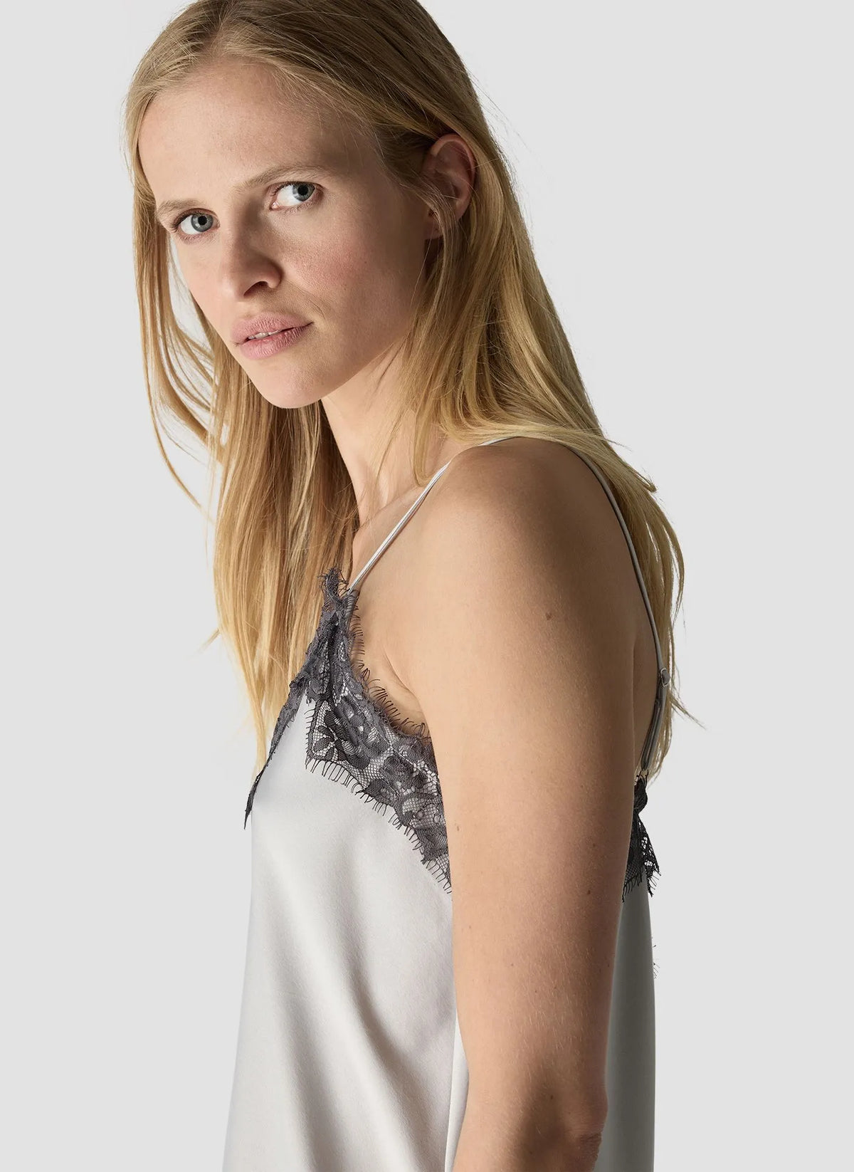 LCMT 623103 Lace camisole