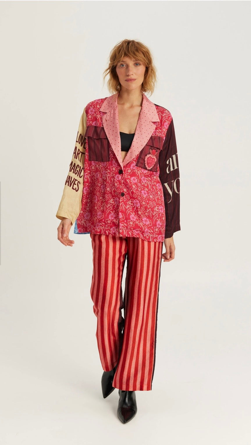 Me369 Audrey printed collar jacket. Red aura