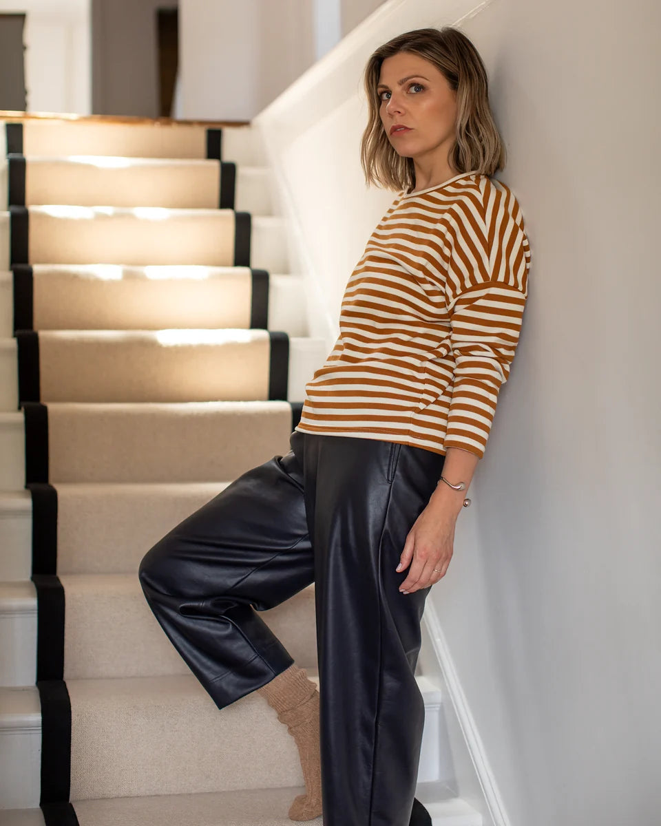 CHALK KELLY TROUSER. Faux leather. Dark navy