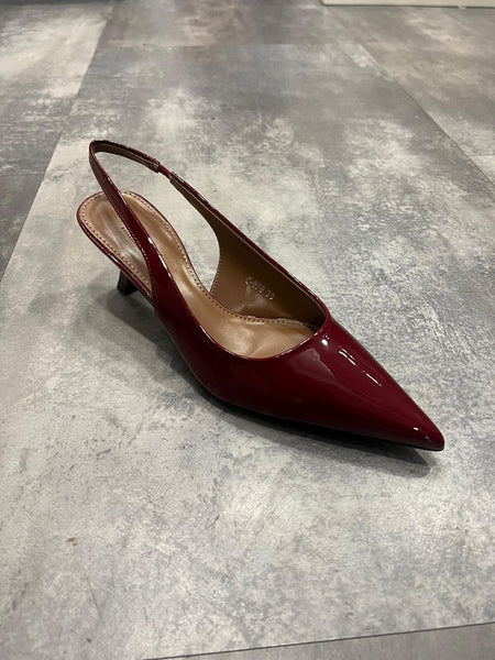 Slingback kitten heel. Wine