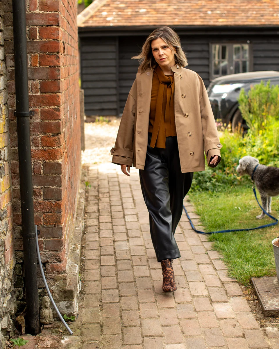 CHALK KELLY TROUSER. Faux leather. Dark navy