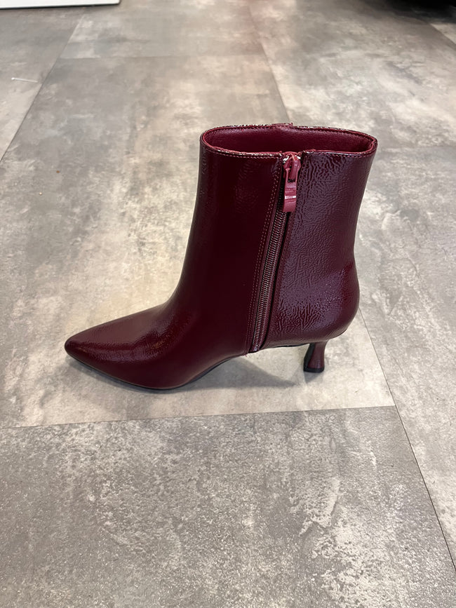 Olivia Wine point boot