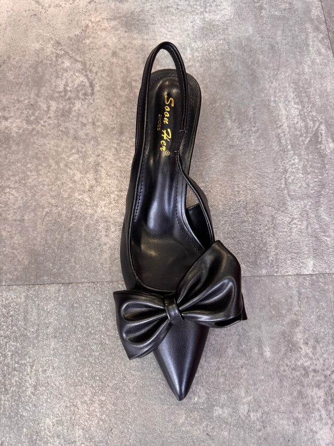 Betty low heeled court shoe