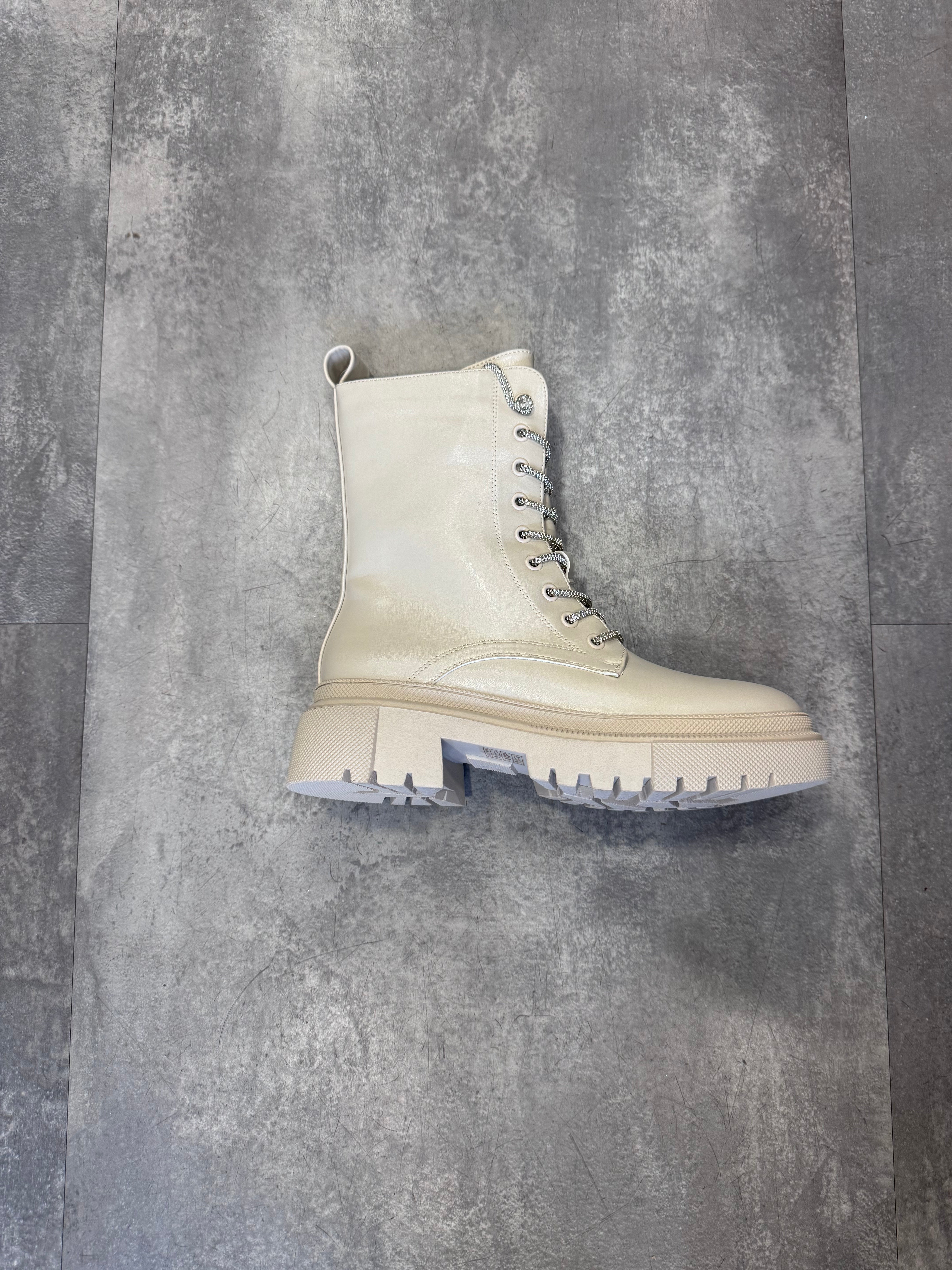 Nina lace  up boot cream