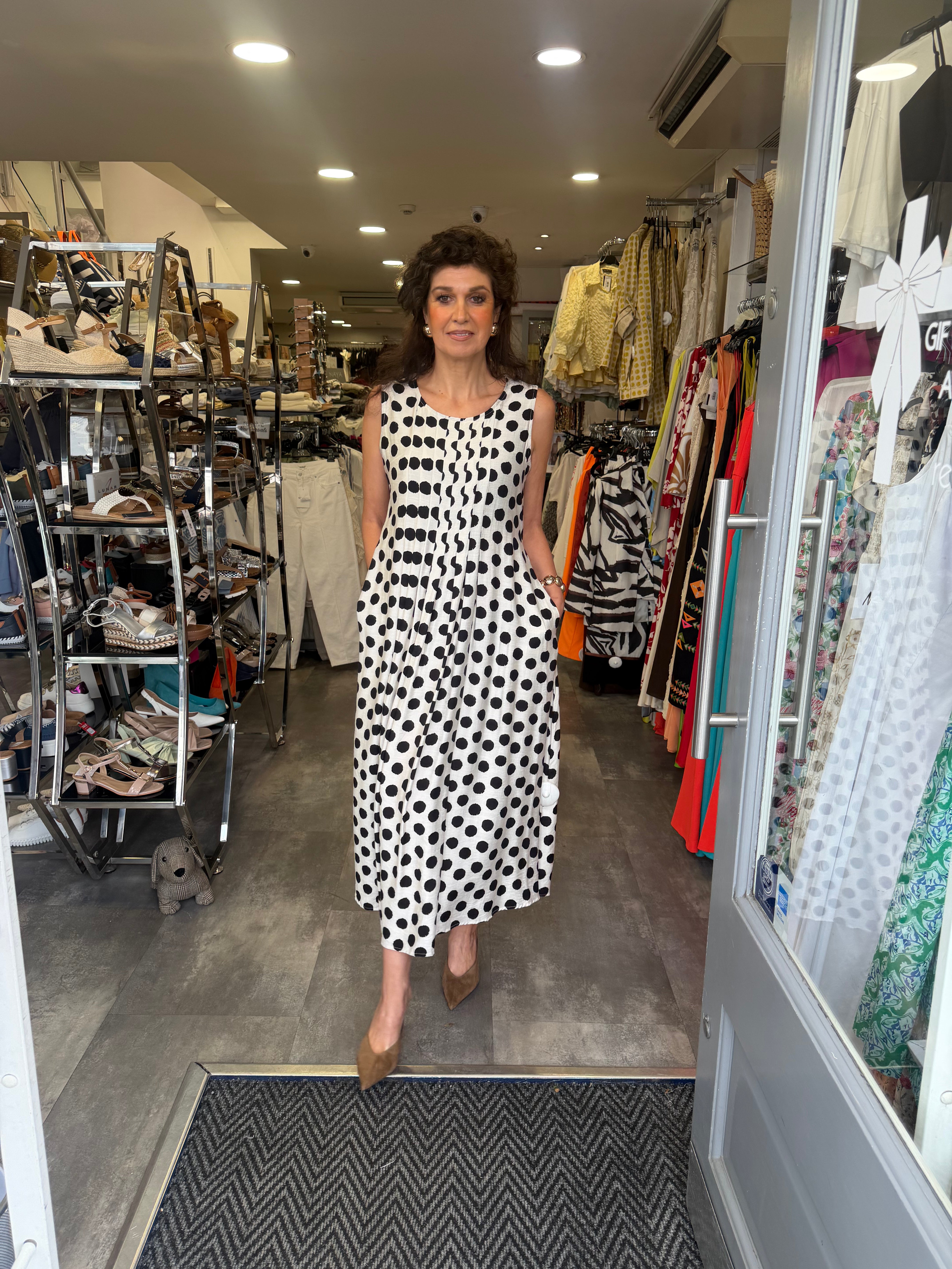 Chilly&Charm. Dress with bold polka print. One size