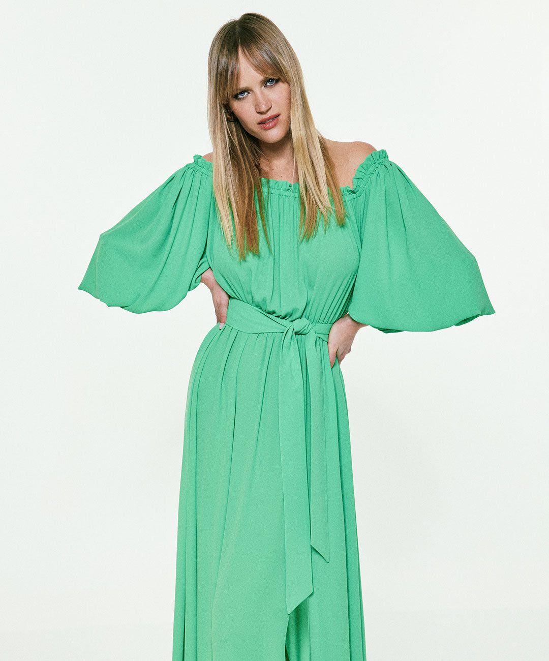 ACCESS 3353 Off the shoulder maxi In lime