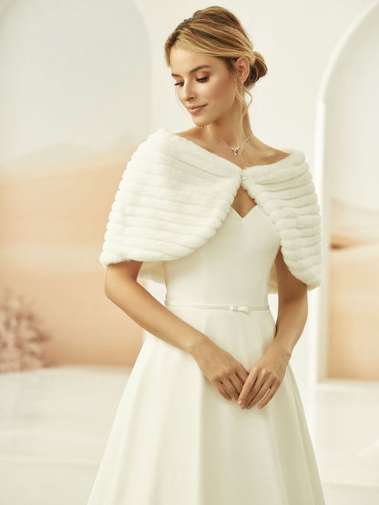 Bianco Evento 329 faux fur cape