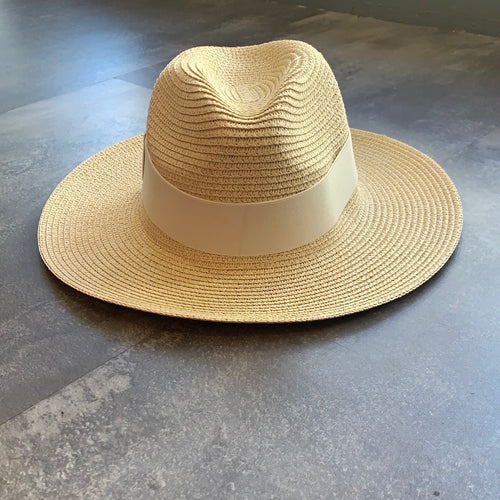 Summer  hat   With contrast band